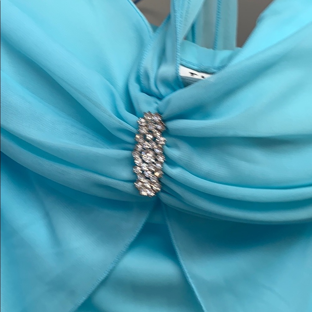 Gown - Picture 4 of 4